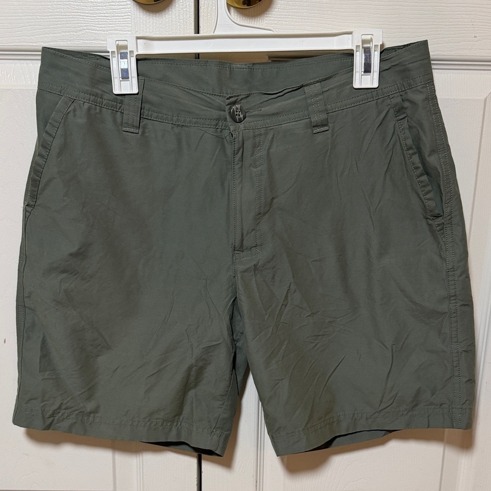 Columbia Men's Olive Green Casual Shorts. Size 34